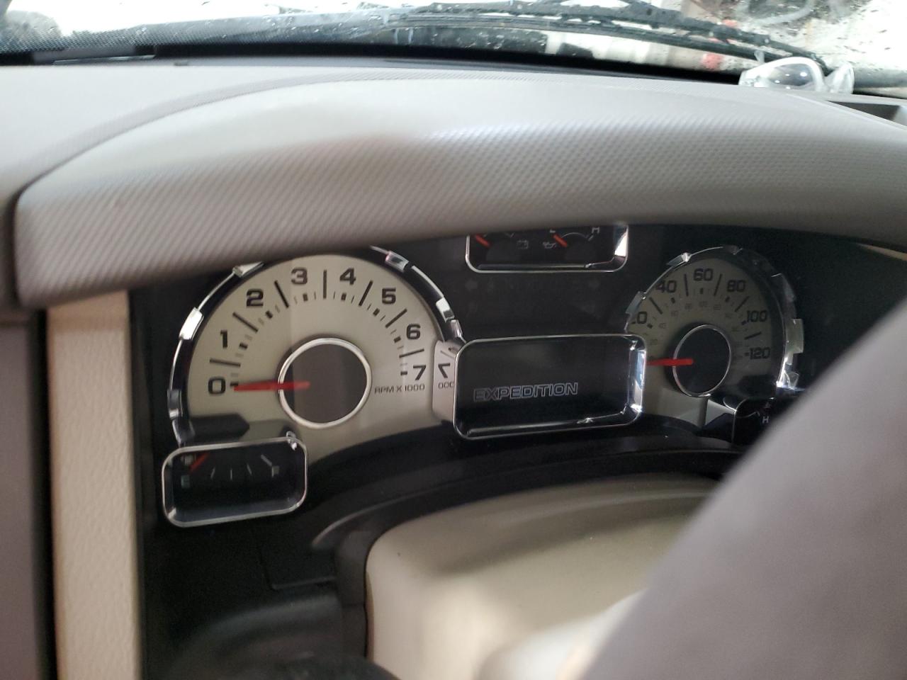 FORD EXPEDITION 2011 — 10