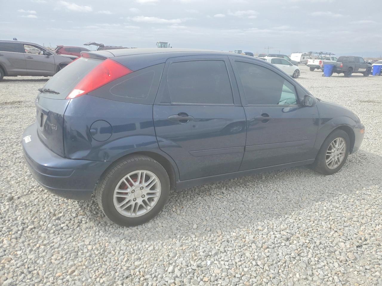 FORD FOCUS 2003 — 4