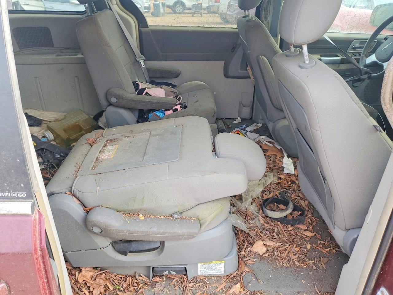 CHRYSLER TOWN & COUNTRY 2008 — 12