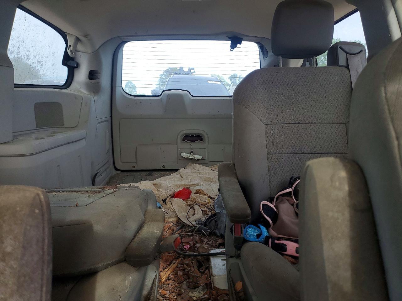 CHRYSLER TOWN & COUNTRY 2008 — 11