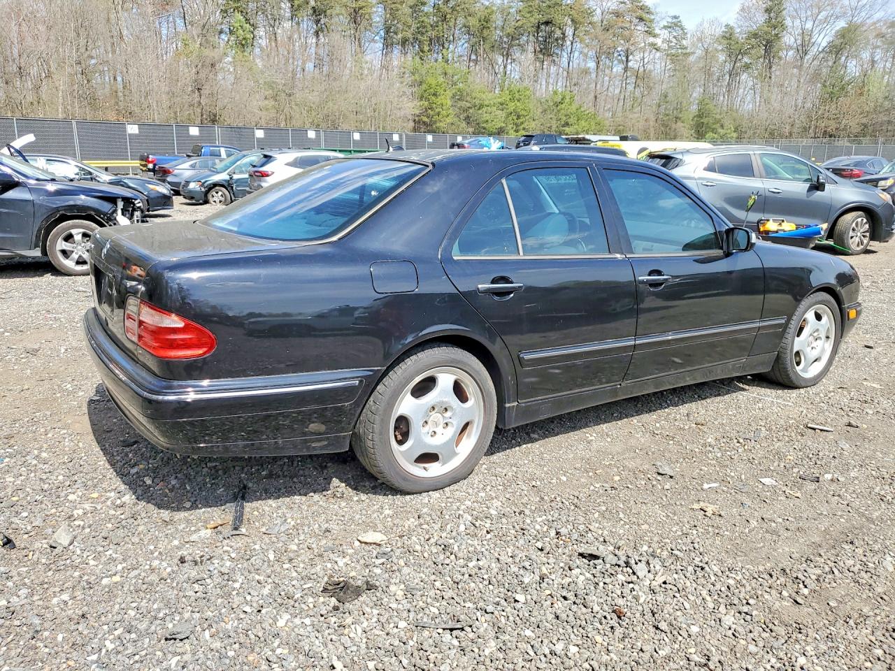 MERCEDES-BENZ E 2001 — 4