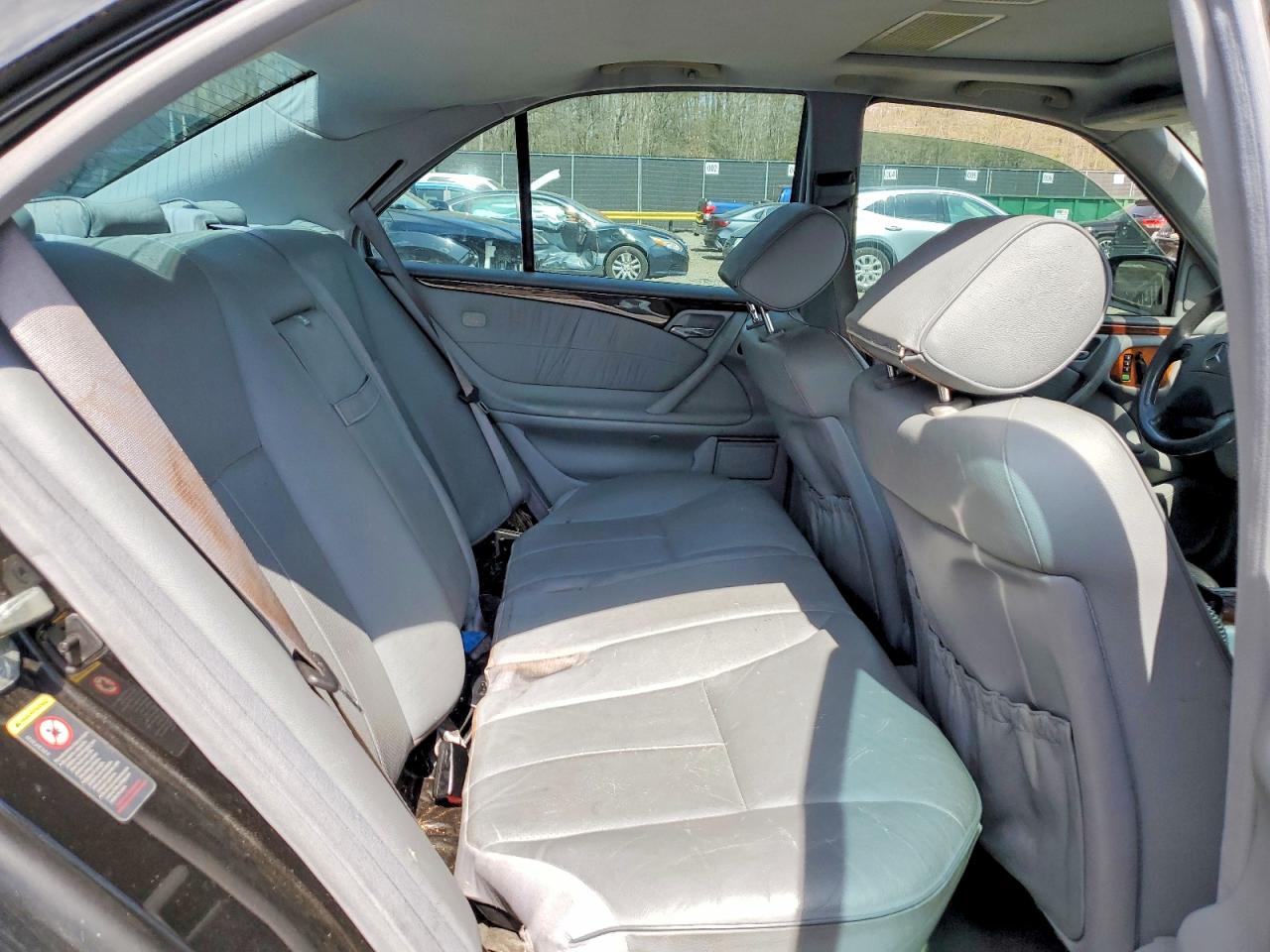 MERCEDES-BENZ E 2001 — 11