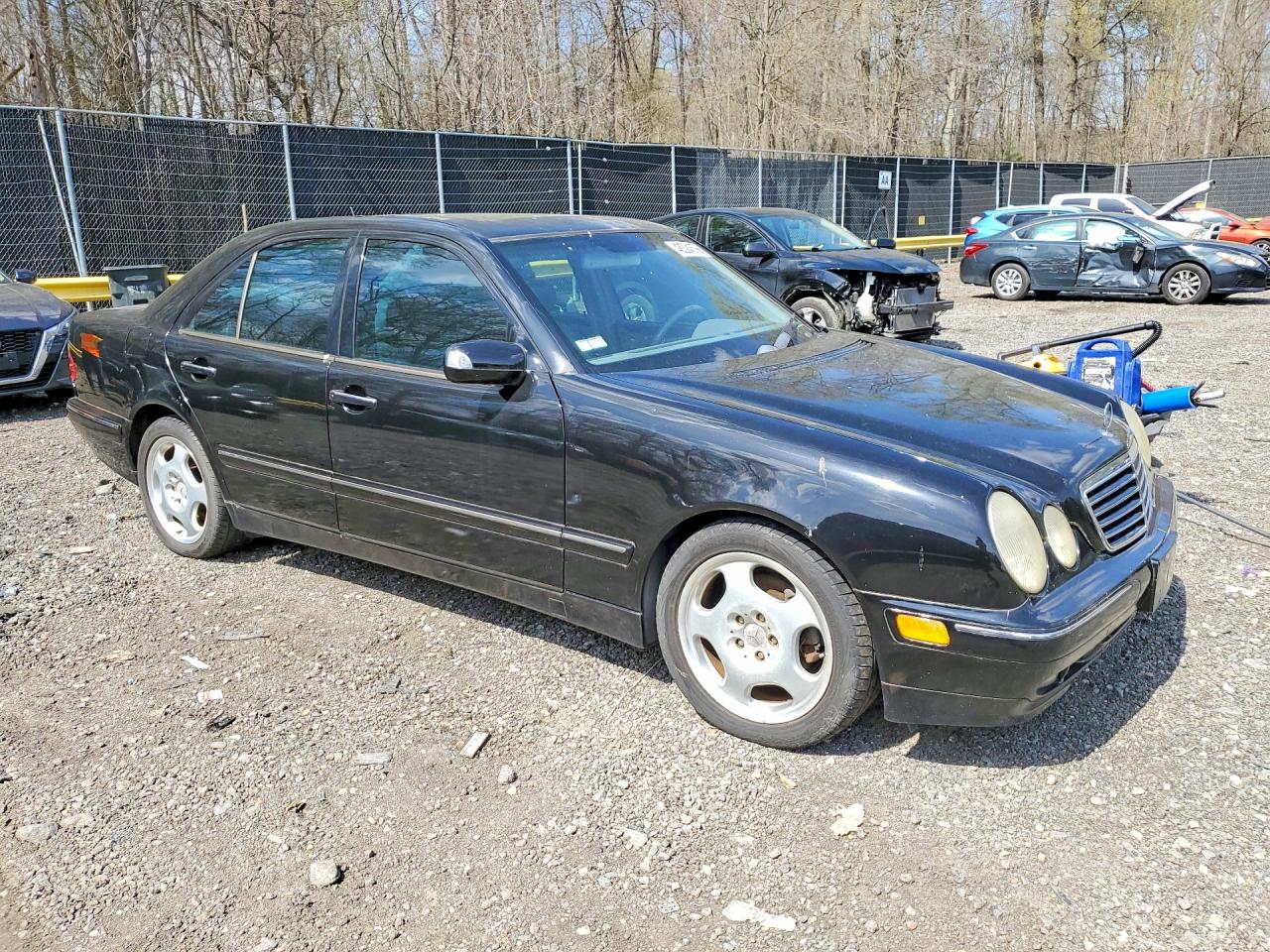 MERCEDES-BENZ E 2001 — 5