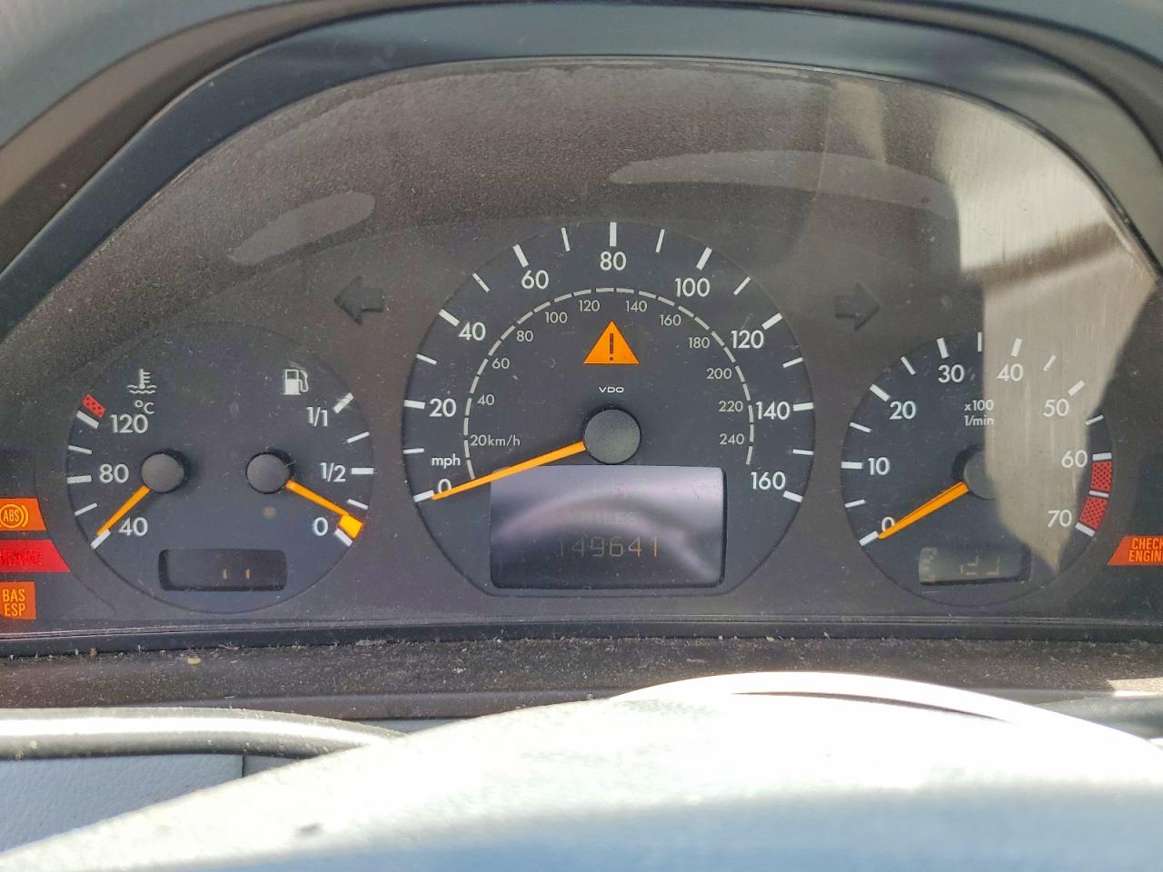 MERCEDES-BENZ E 2001 — 10