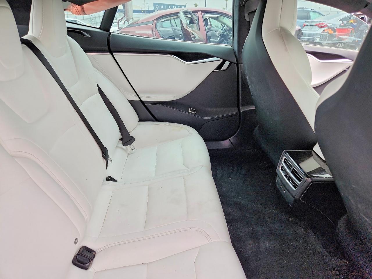 TESLA MODEL S 2018 — 11