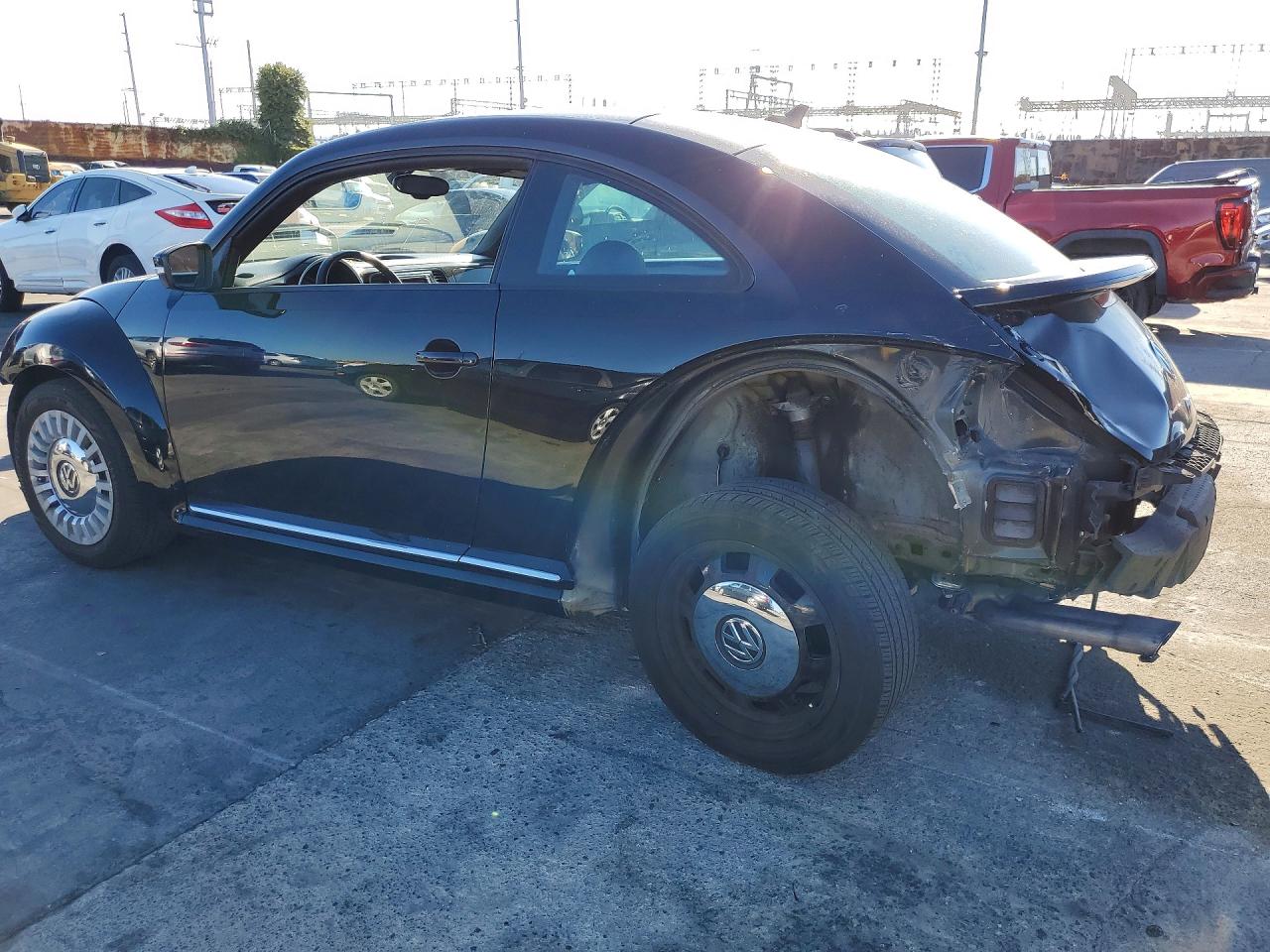 VOLKSWAGEN BEETLE 2016 — 3