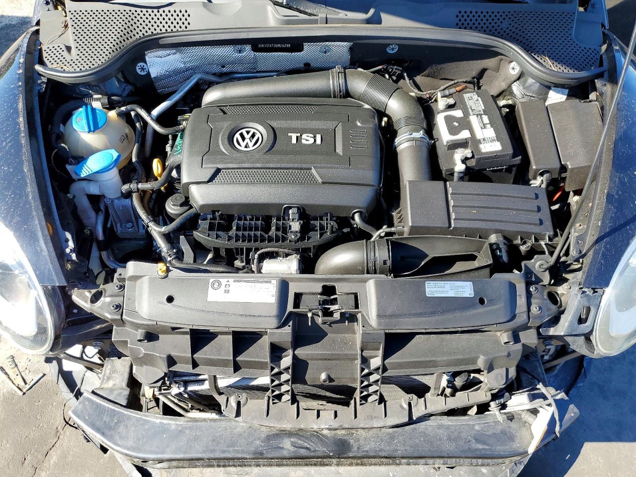 VOLKSWAGEN BEETLE 2016 — 12