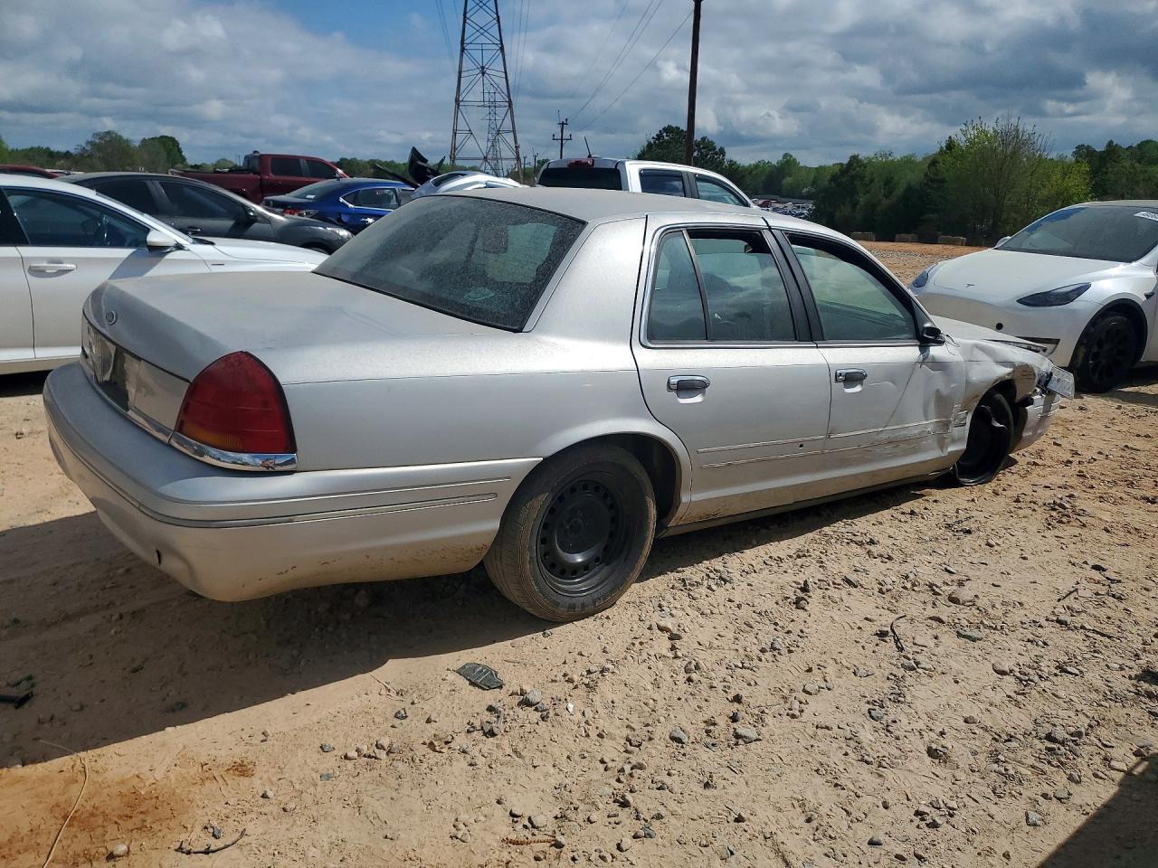 FORD CROWN VICTORIA 2000 — 4