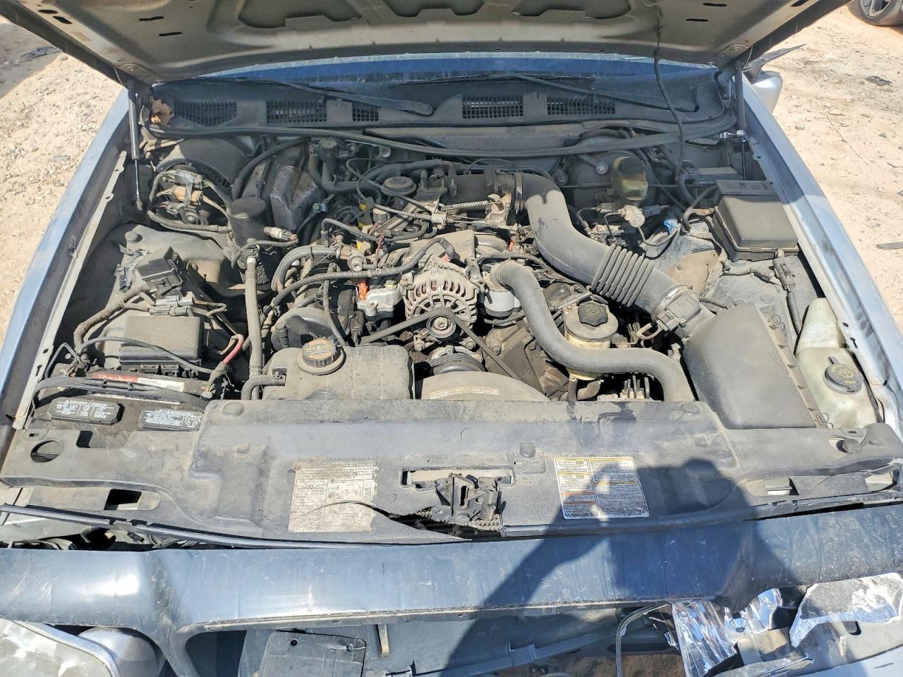 FORD CROWN VICTORIA 2000 — 12