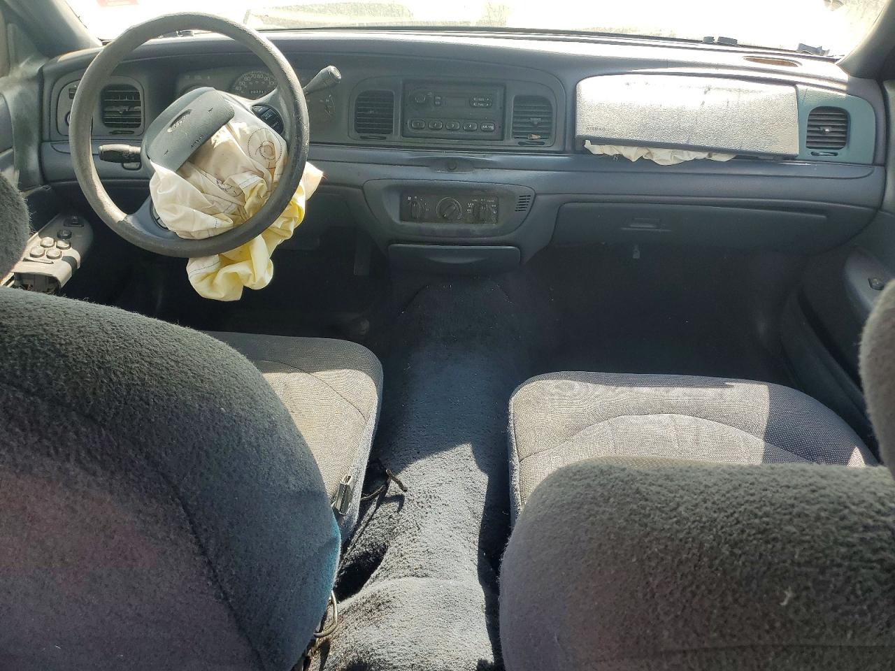 FORD CROWN VICTORIA 2000 — 9