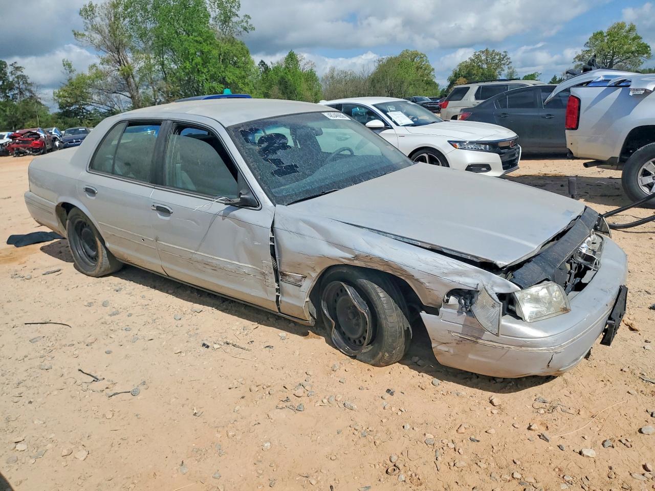 FORD CROWN VICTORIA 2000 — 5