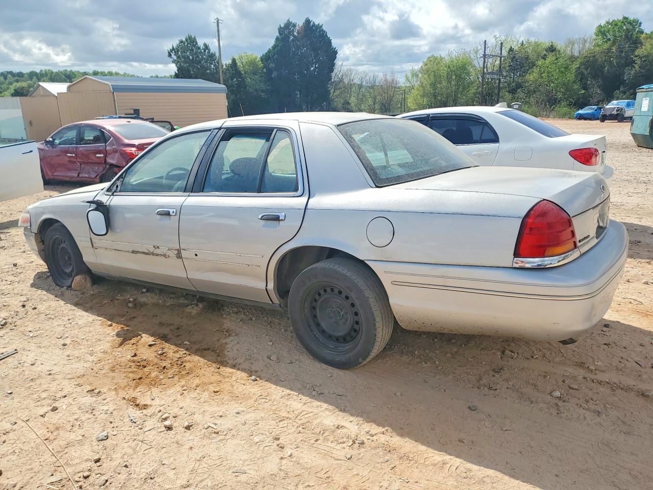 FORD CROWN VICTORIA 2000 — 3