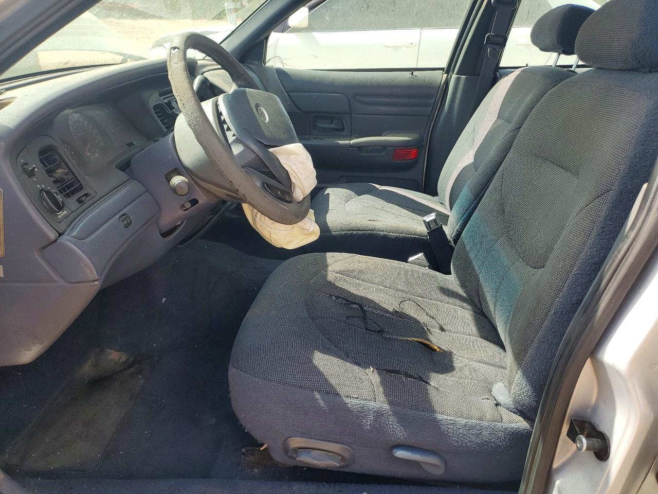 FORD CROWN VICTORIA 2000 — 8