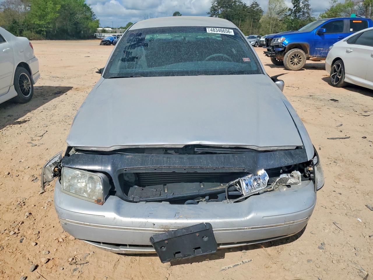 FORD CROWN VICTORIA 2000 — 6