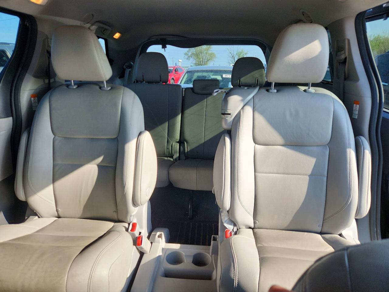 TOYOTA SIENNA 2020 — 11