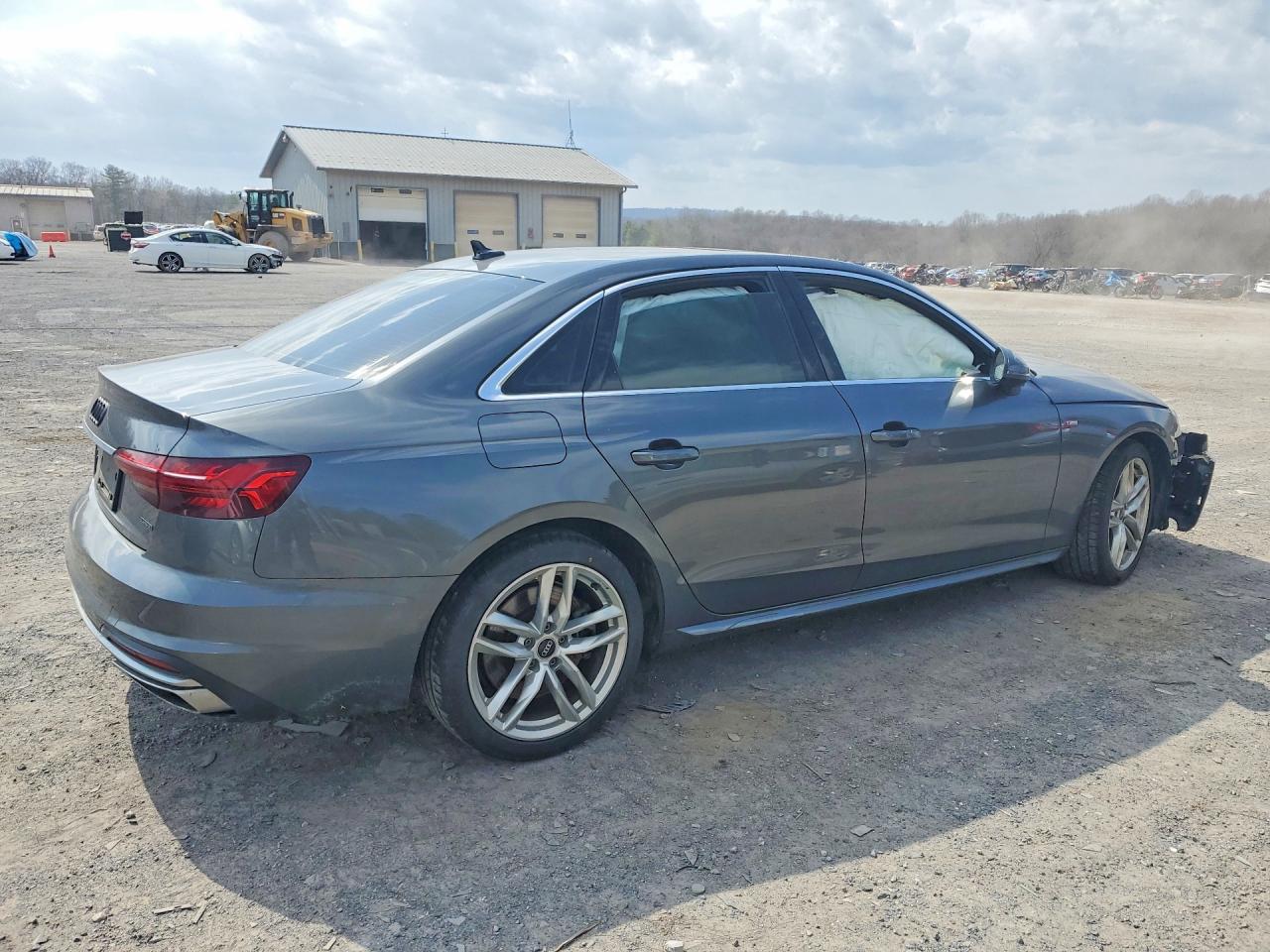 AUDI A4 2022 — 4