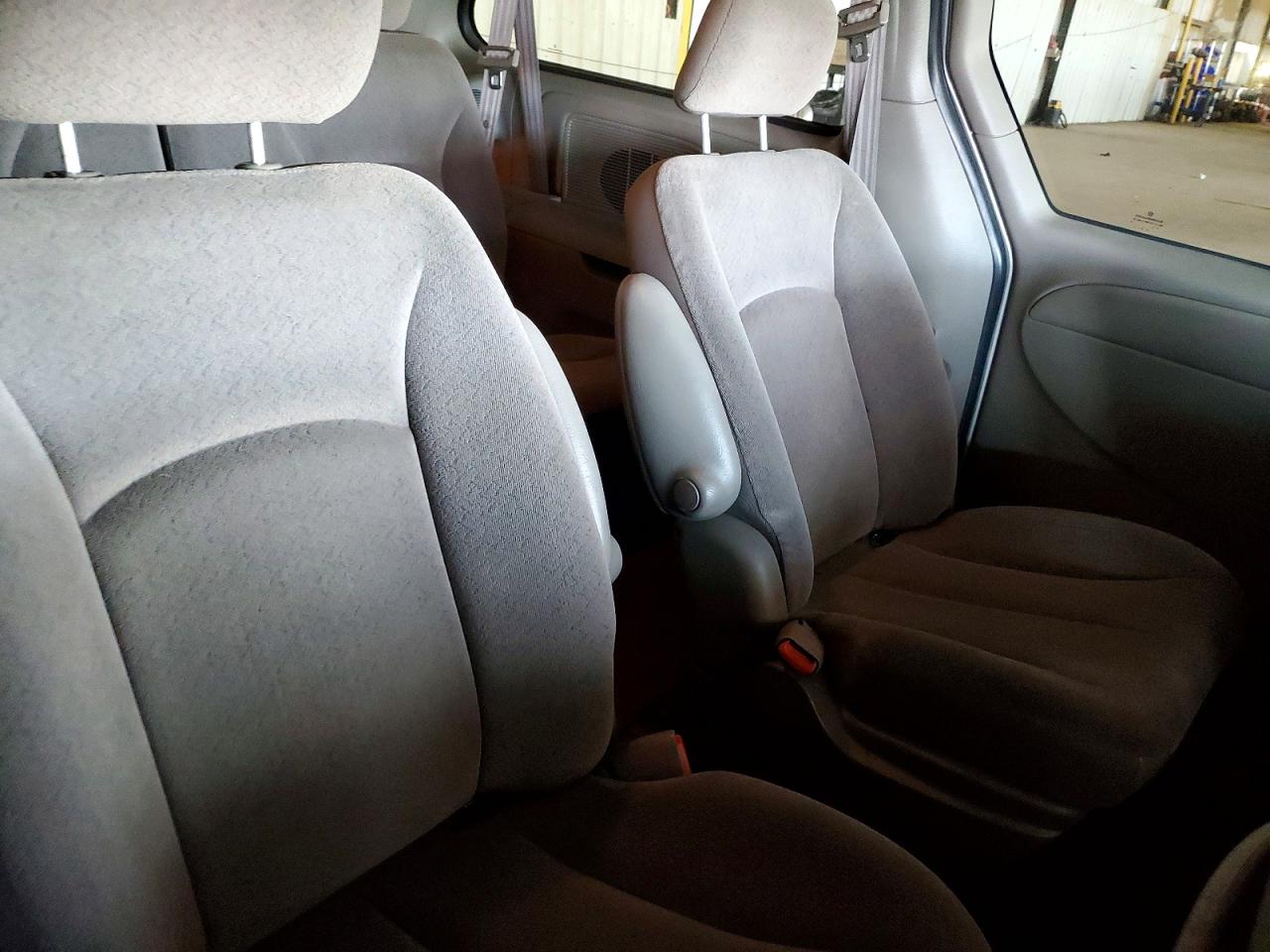 DODGE GRAND CARAVAN 2002 — 11