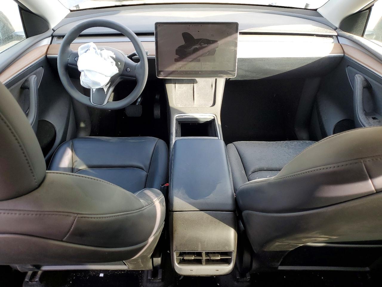 TESLA MODEL Y 2024 — 9