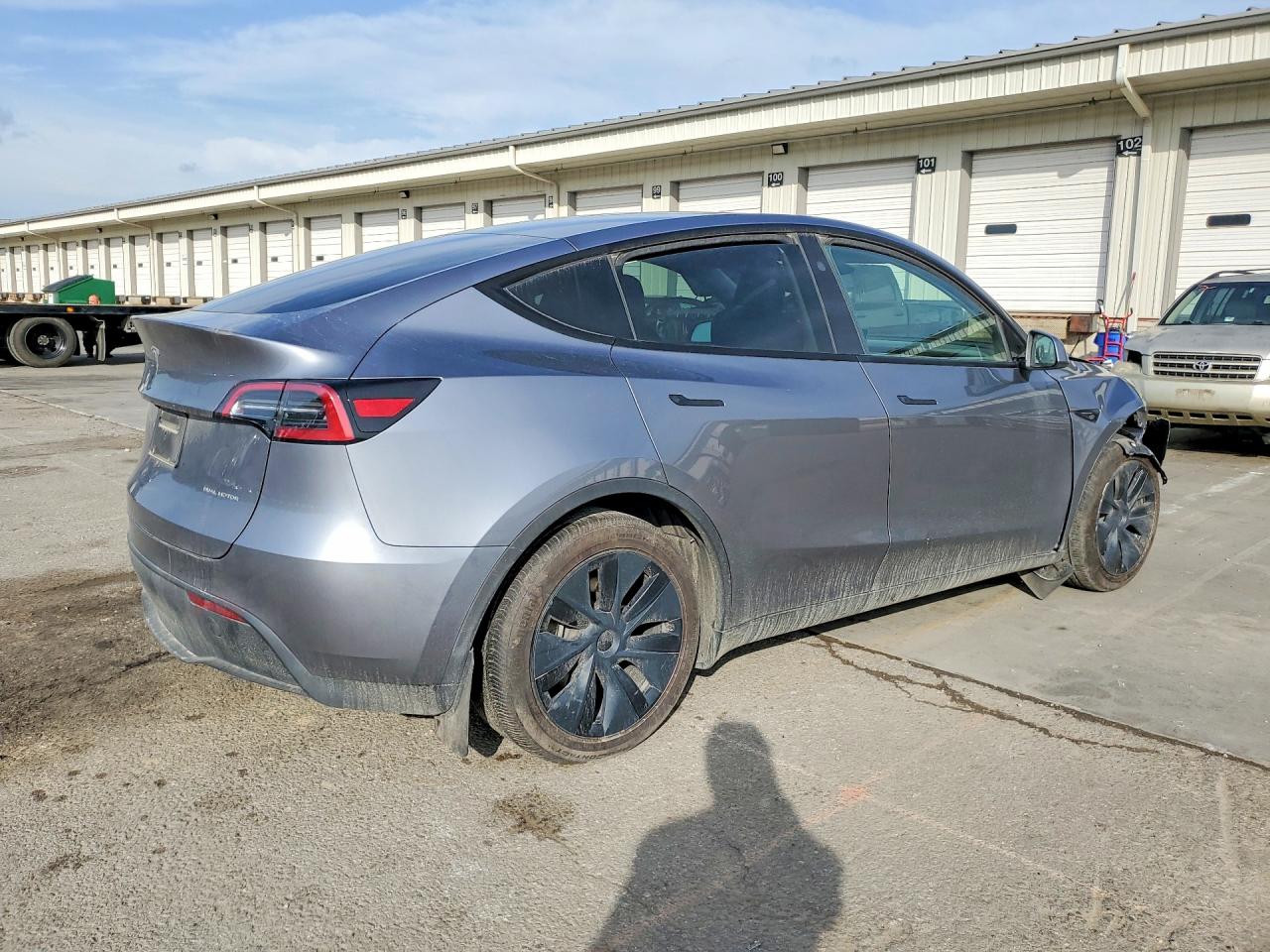 TESLA MODEL Y 2024 — 4