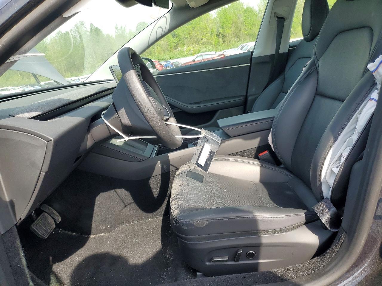 TESLA MODEL Y 2024 — 8