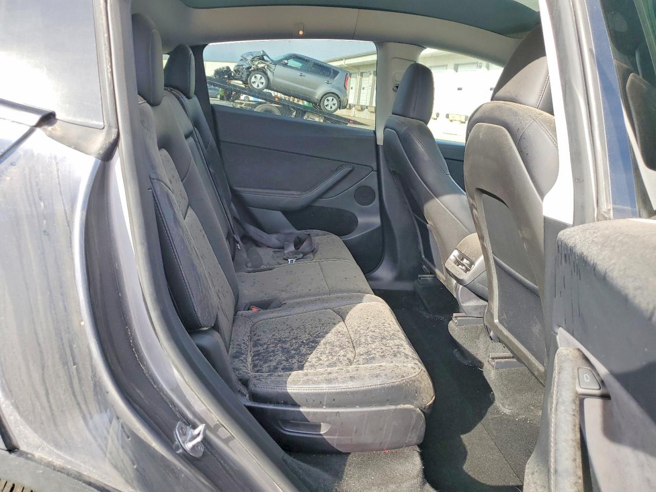 TESLA MODEL Y 2024 — 12