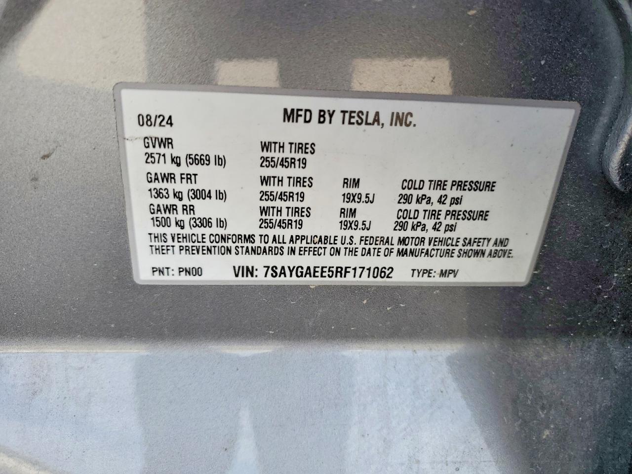 TESLA MODEL Y 2024 — 14