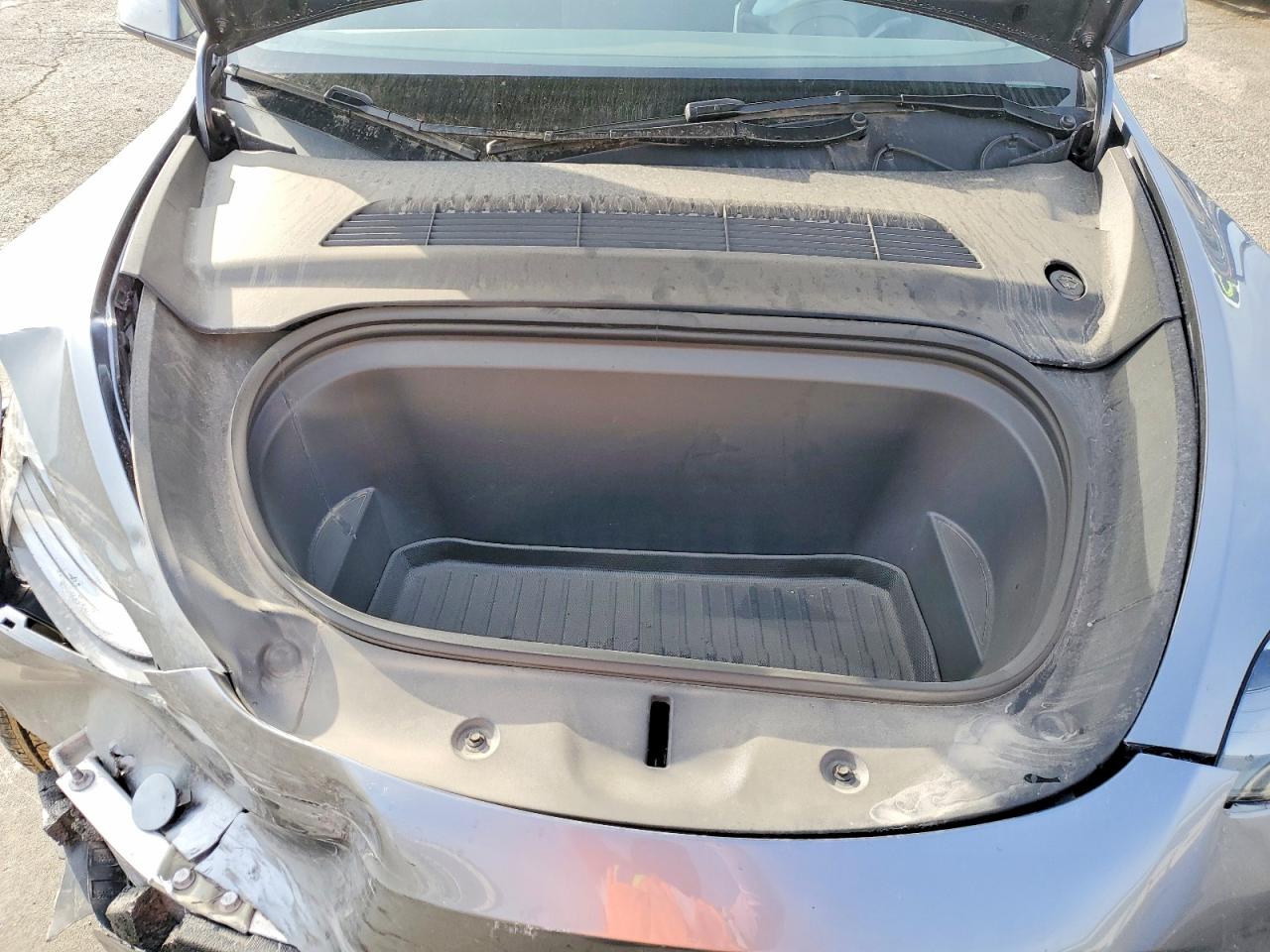 TESLA MODEL Y 2024 — 13