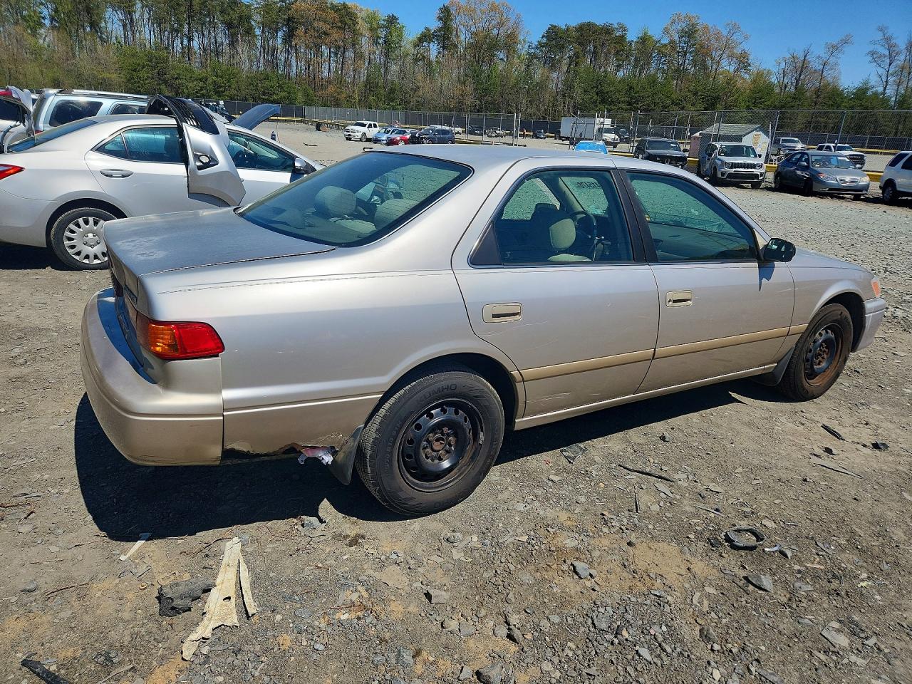 TOYT CAMRY 2000 — 4