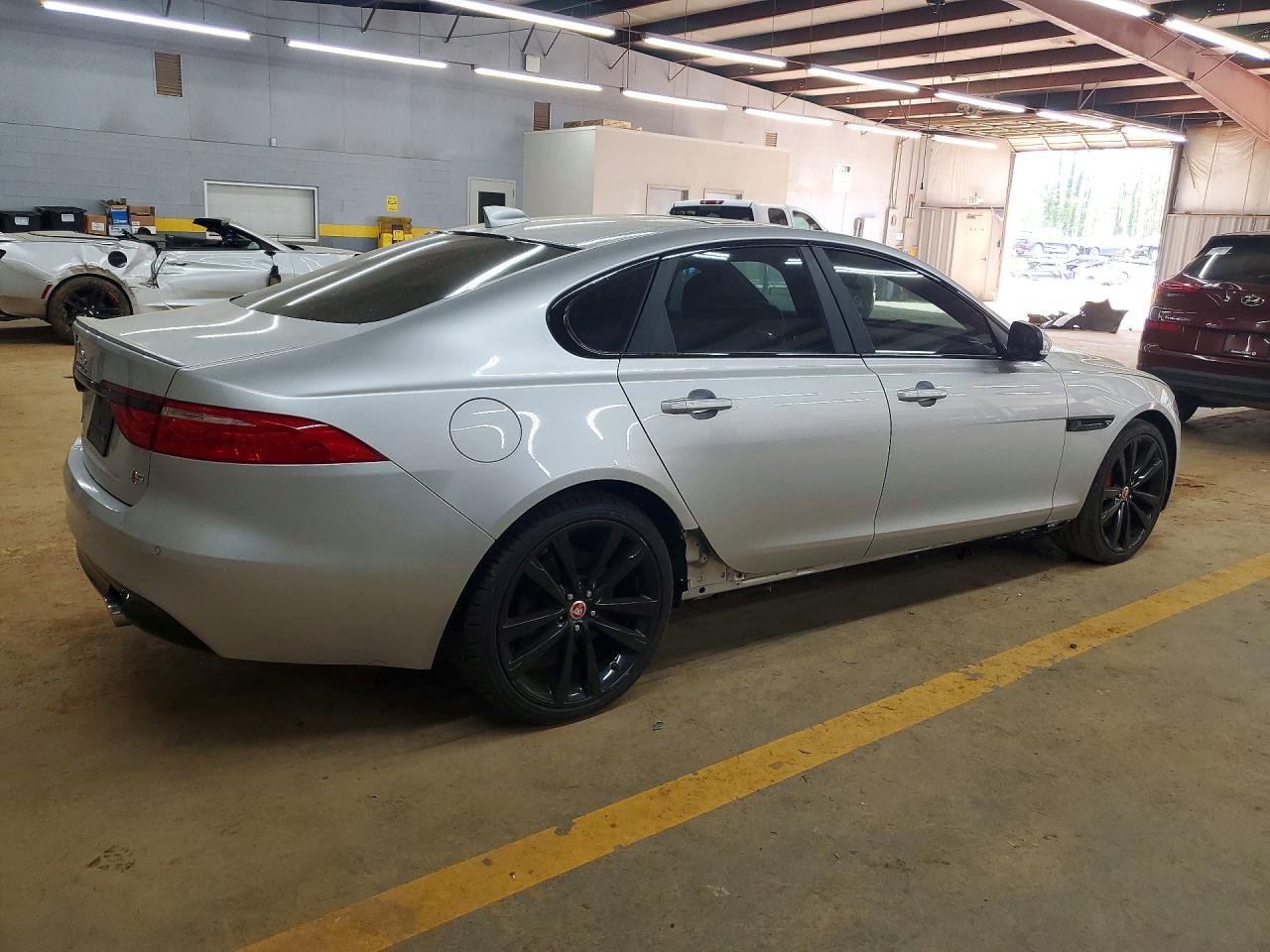 JAGUAR XF 2018 — 4