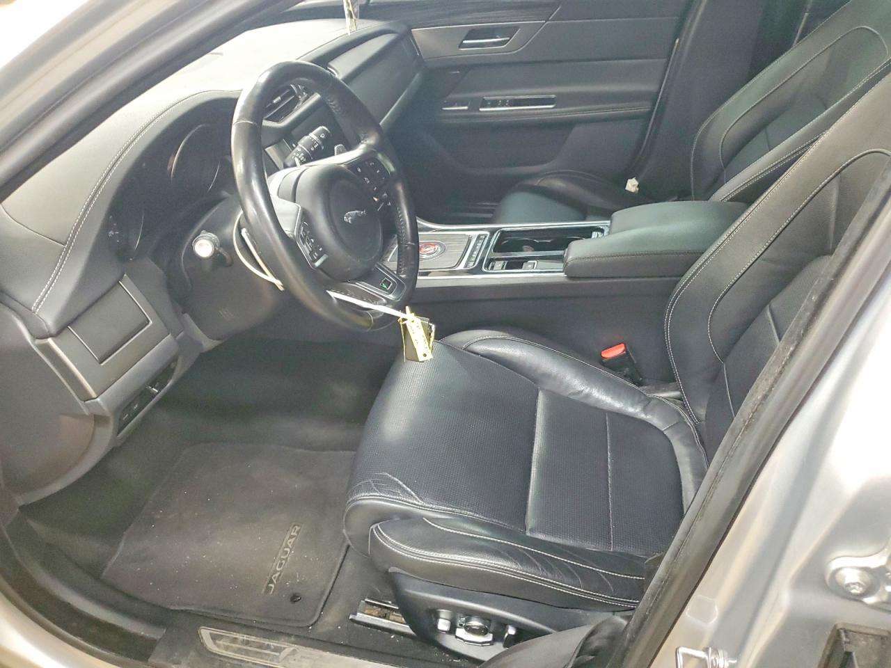 JAGUAR XF 2018 — 8