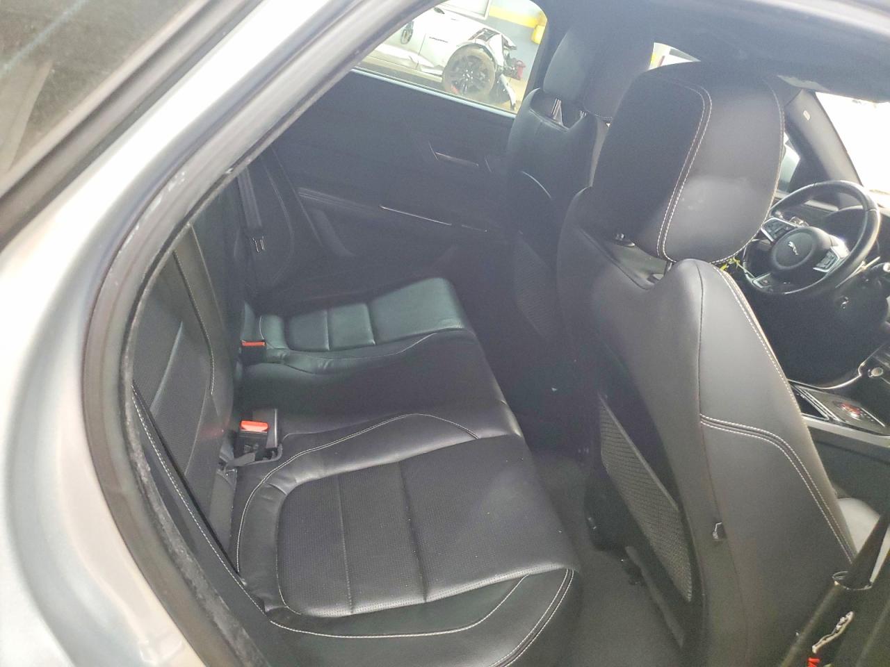 JAGUAR XF 2018 — 11