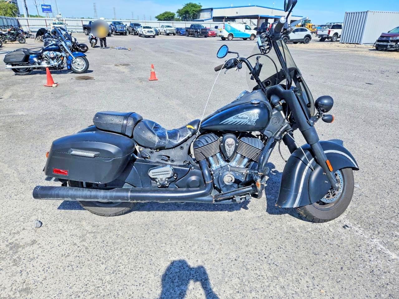2017 INDIAN MOTORCYCLE CO. CHIEF DARK HORSE
