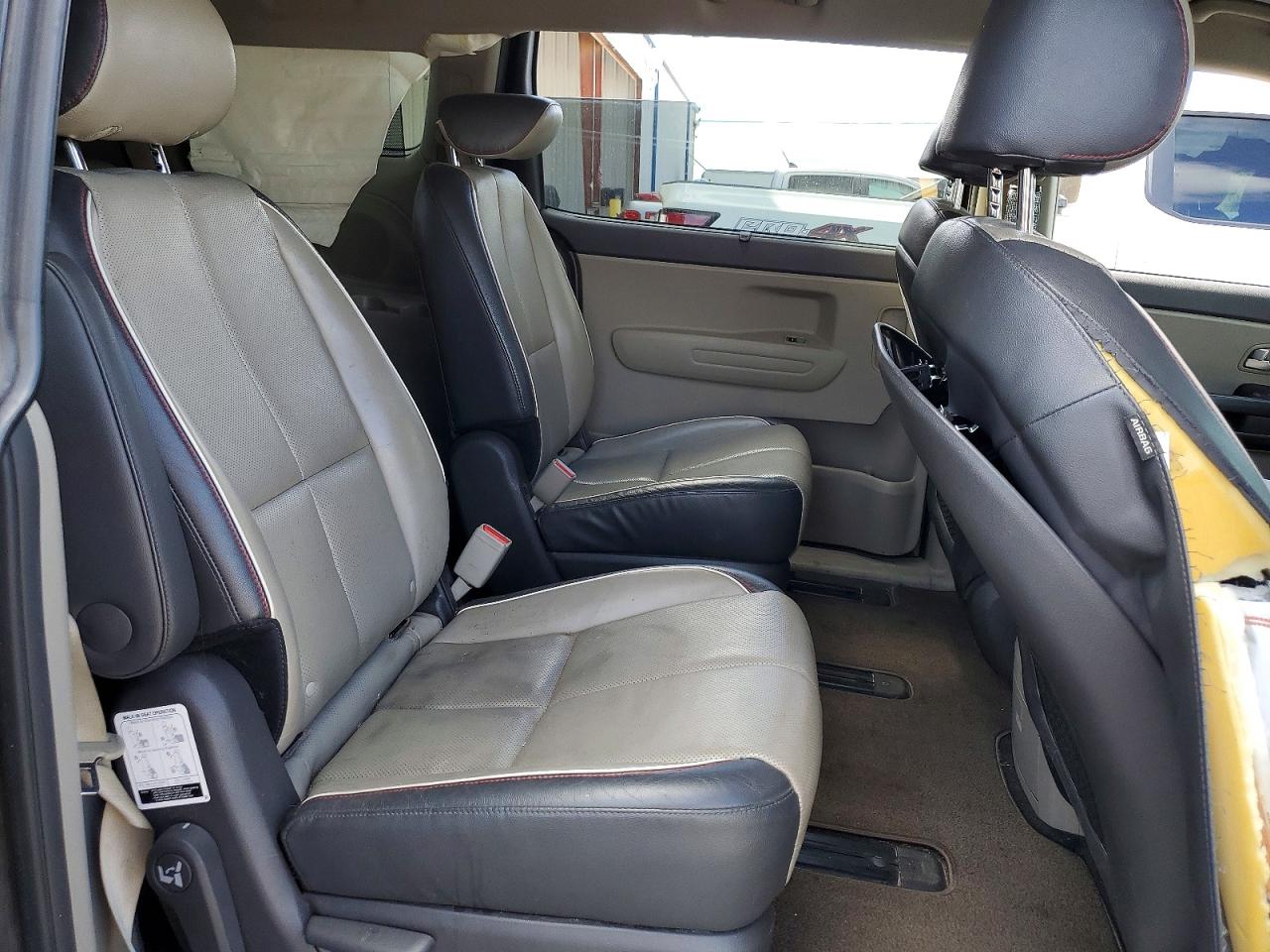 KIA SEDONA 2017 — 12