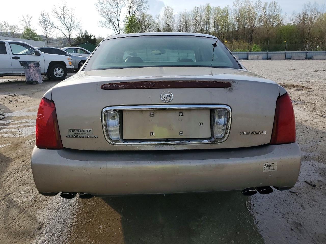 CADILLAC DEVILLE 2002 — 7