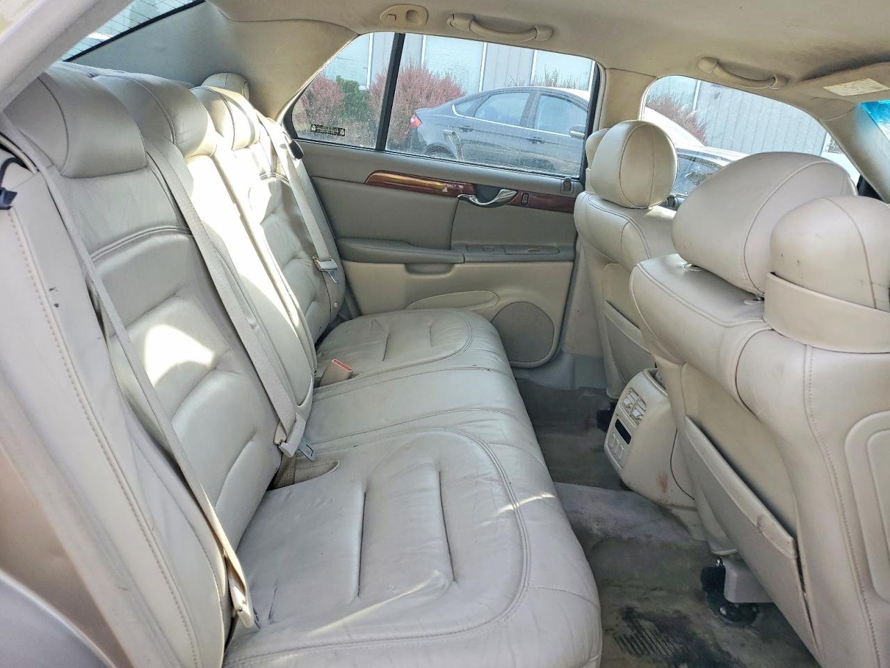 CADILLAC DEVILLE 2002 — 11