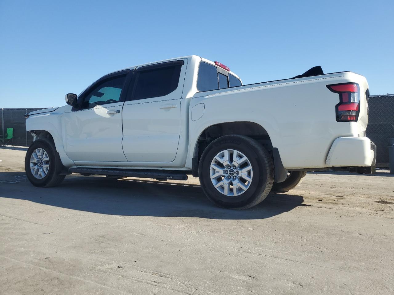 NISSAN FRONTIER 2022 — 3