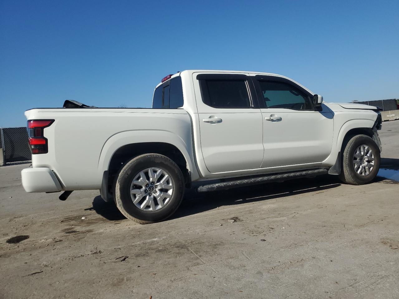 NISSAN FRONTIER 2022 — 4