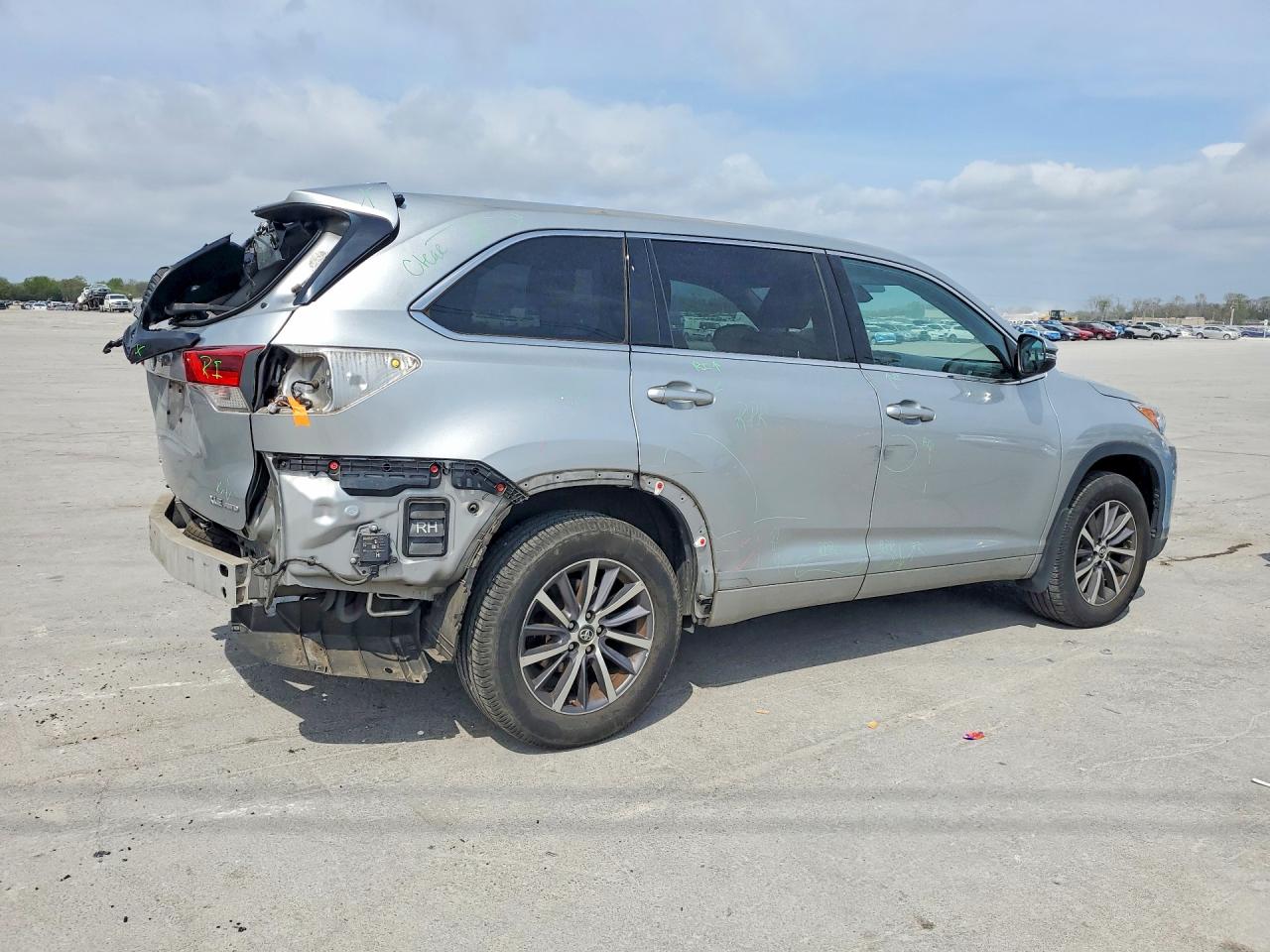 TOYOTA HIGHLANDER 2018 — 4