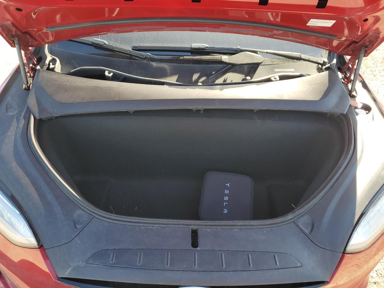 TESLA MODEL X 2022 — 12