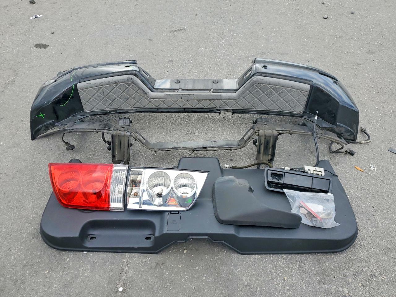 NISSAN ARMADA 2011 — 14