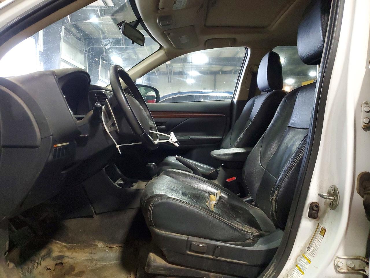 MITSUBISHI OUTLANDER 2014 — 8