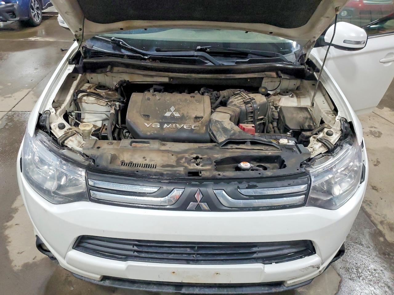 MITSUBISHI OUTLANDER 2014 — 13