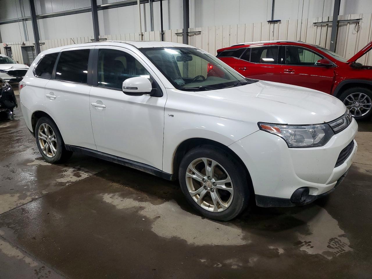MITSUBISHI OUTLANDER 2014 — 5