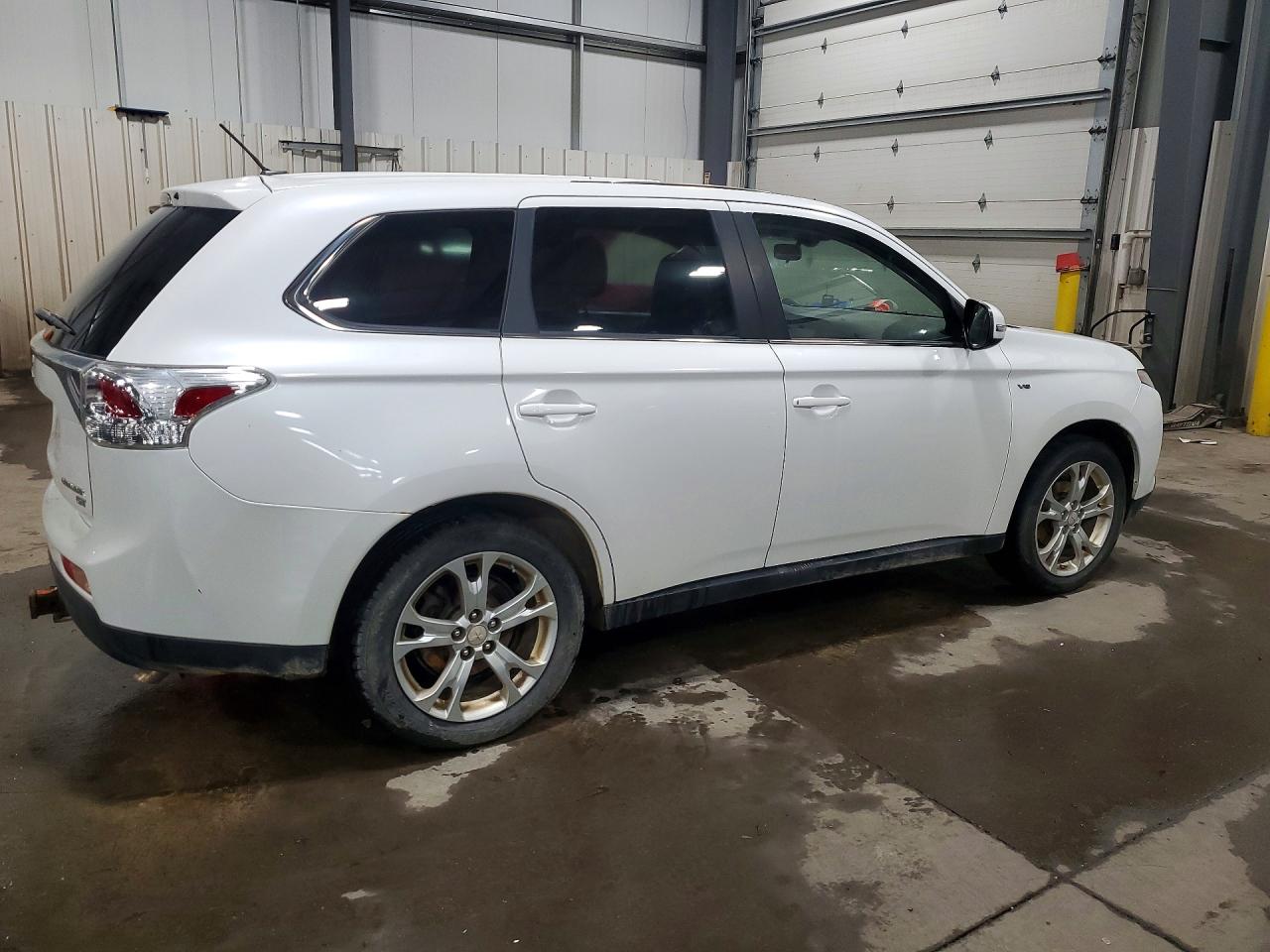 MITSUBISHI OUTLANDER 2014 — 4