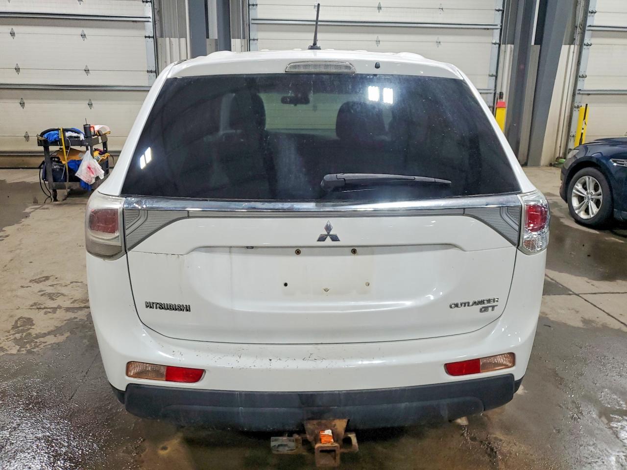 MITSUBISHI OUTLANDER 2014 — 7