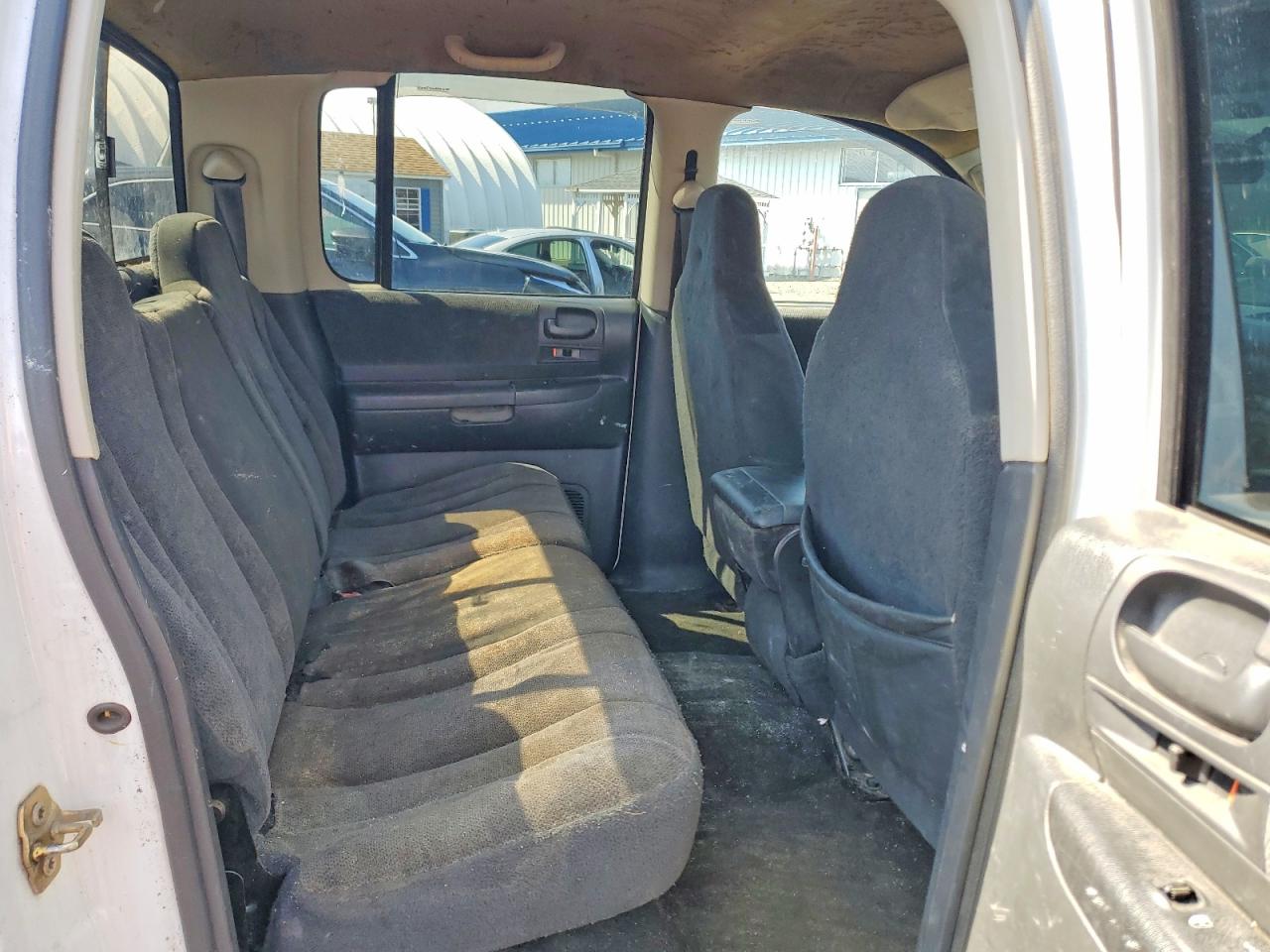 DODGE DAKOTA 2004 — 11