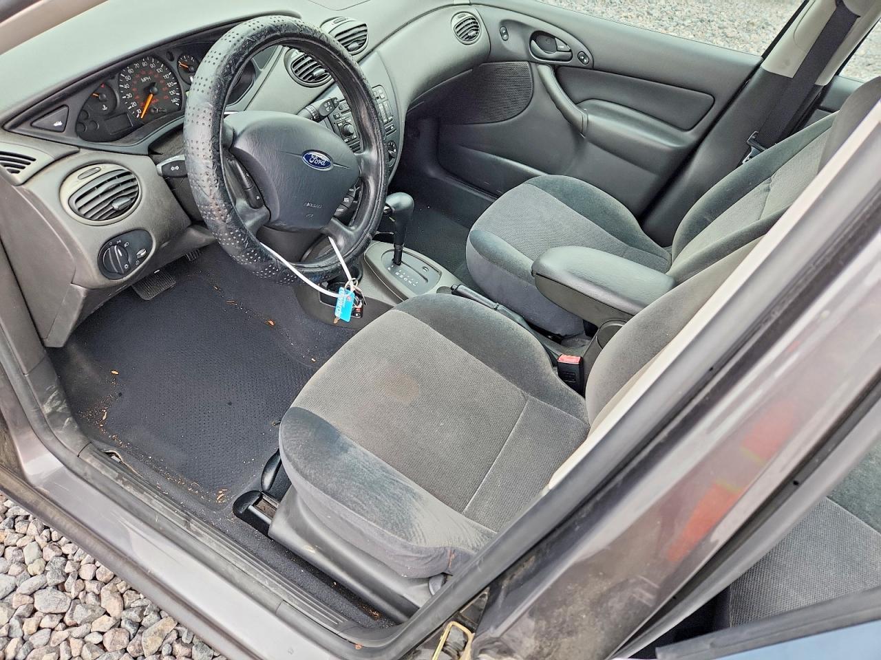 FORD FOCUS 2002 — 8