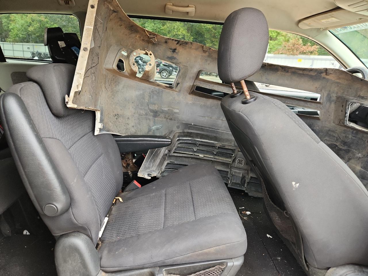 DODGE GRAND CARAVAN 2010 — 12