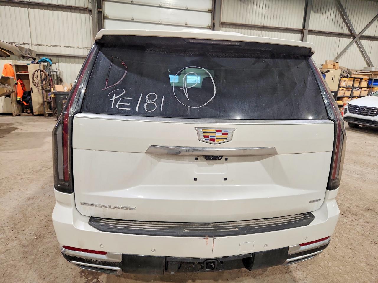 CADILLAC ESCALADE 2027 — 7