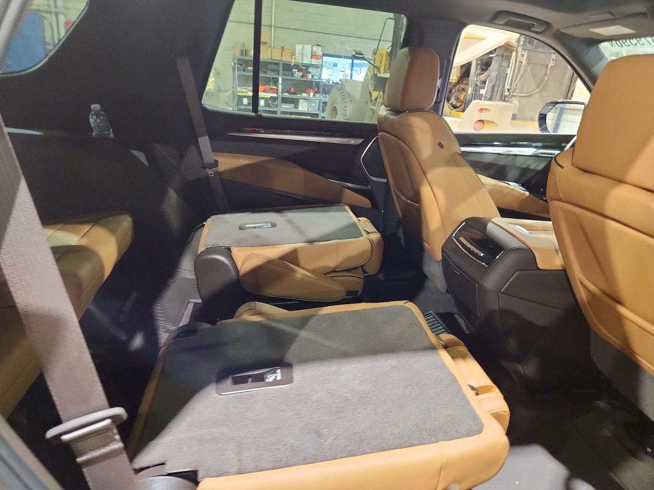 CADILLAC ESCALADE 2027 — 12